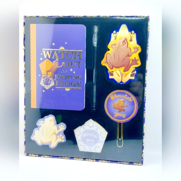 Universal Studios Harry Potter Watch Out Jumping Chocolate Frogs Stationary Set - Picture 1 of 3